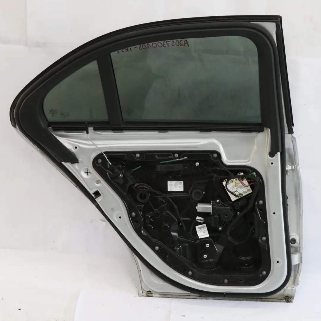 Puerta Trasera Izquierda Iridium Silver Metallic - 775 para Mercedes W205 con número de pieza A2057300105 Mercedes W205 Puerta Trasera Izquierda Iridium Silver Metallic - 775 - SKU A2057300105-IRS2 - Número de pieza A2057300105