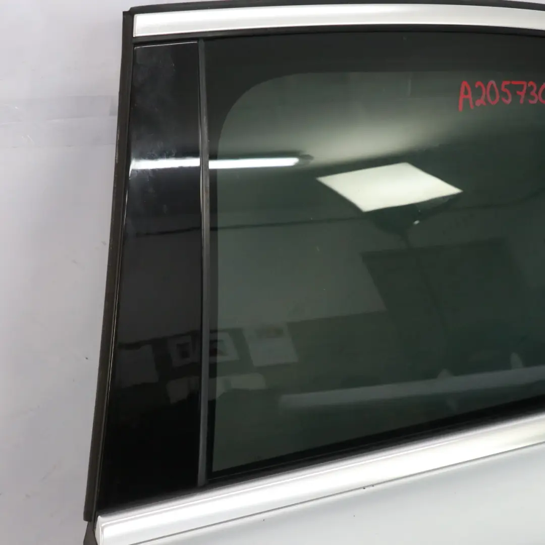 Mercedes W205 Porta posteriore sinistra Iridium Silver Metallic - 775 - SKU A2057300105-IRS2 - Numero di parte A2057300105