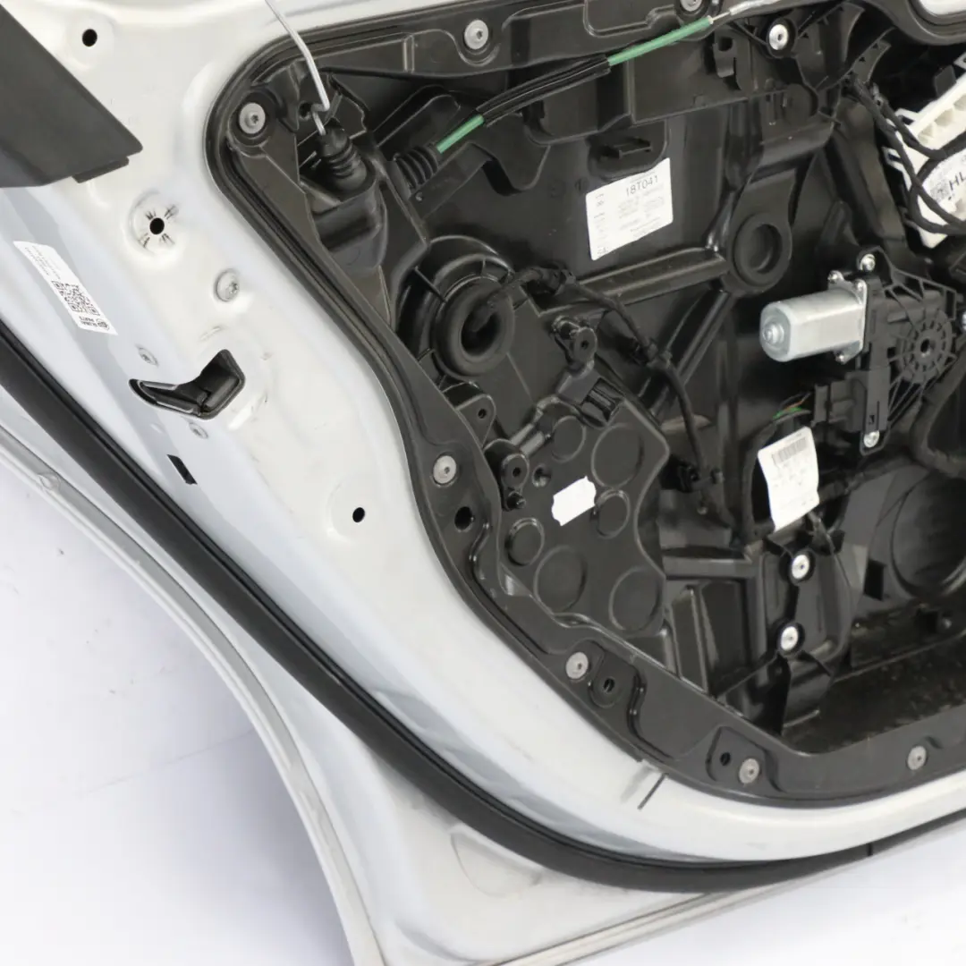 Mercedes W205 Porte Arrière Gauche Argent Iridium Métallisé - 775 - SKU A2057300105-IRS3 - Numéro de pièce A2057300105