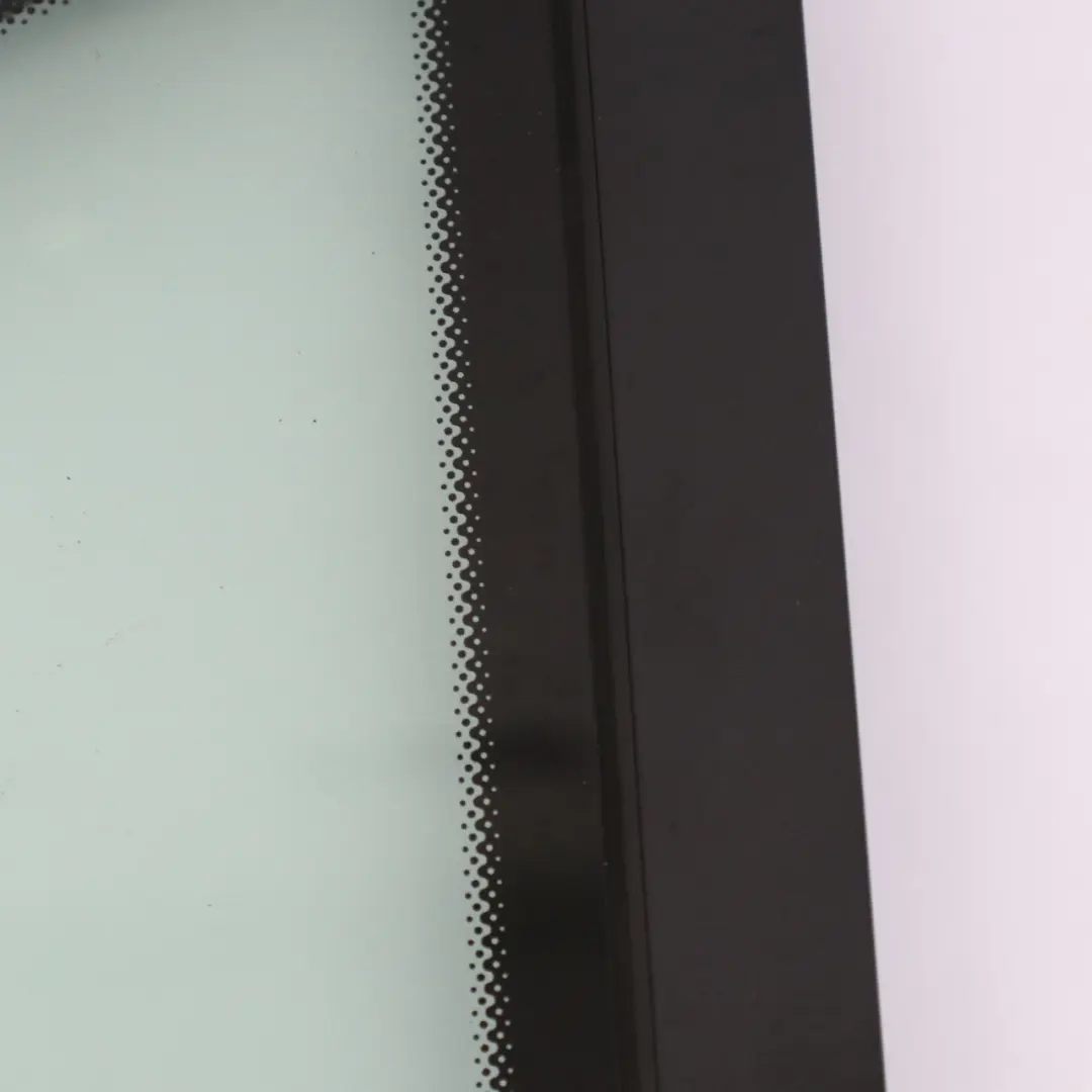 Ventana Vidrio Cuarto Puerta Trasera Derecha AS2 para Mercedes W205 con número de pieza A2057300155 Mercedes W205 Ventana Vidrio Cuarto Puerta Trasera Derecha AS2 - SKU A2057300155 - Número de pieza A2057300155