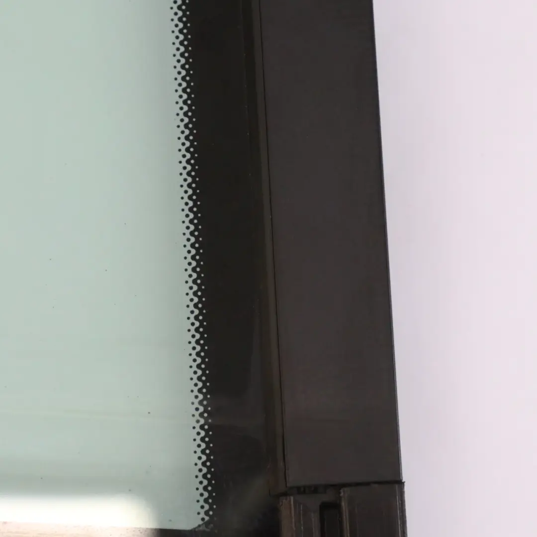 Vitres de Quartier Porte Arrière Droite AS2 pour Mercedes W205 à propos du numéro de pièce A2057300155 Mercedes W205 Vitres de Quartier Porte Arrière Droite AS2 - SKU A2057300155 - Numéro de pièce A2057300155