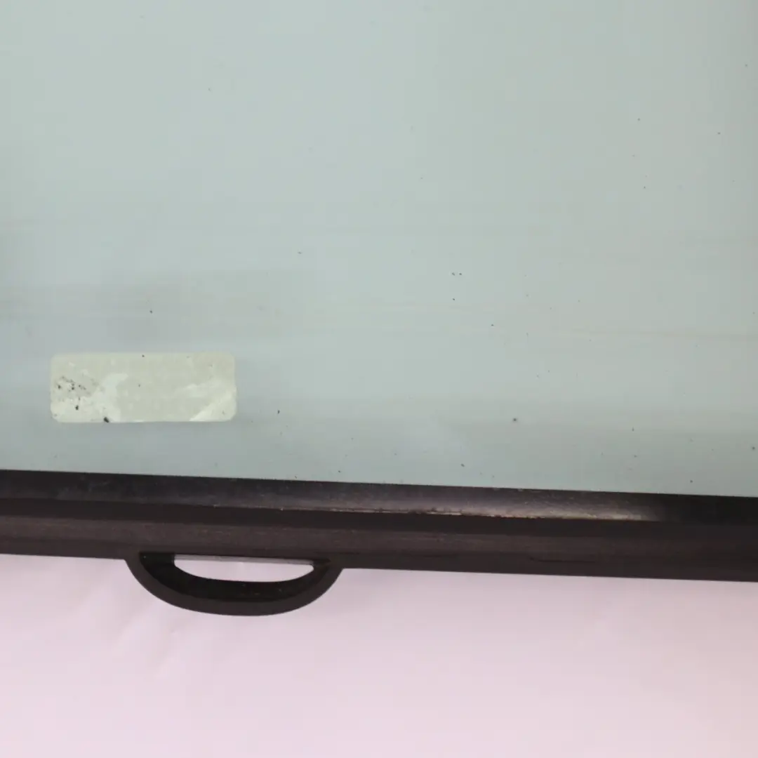 Ventana Vidrio Cuarto Puerta Trasera Derecha AS2 para Mercedes W205 con número de pieza A2057300155 Mercedes W205 Ventana Vidrio Cuarto Puerta Trasera Derecha AS2 - SKU A2057300155 - Número de pieza A2057300155