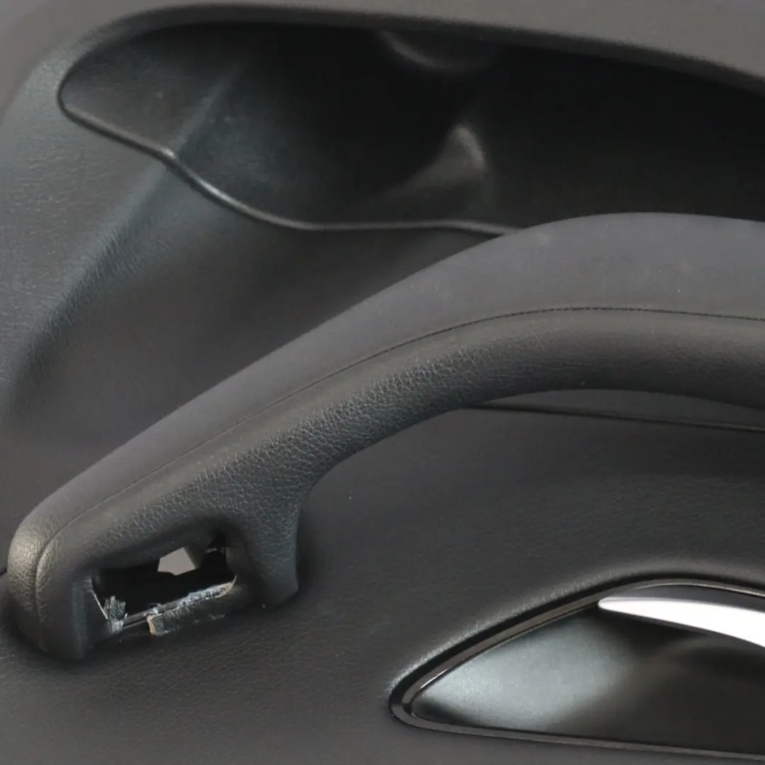 Panel Boczek Drzwi Lewy Tył do Mercedes W205 o numerze A2057304101 Mercedes W205 Panel Boczek Drzwi Lewy Tył - SKU A2057304101 - Numer Części A2057304101