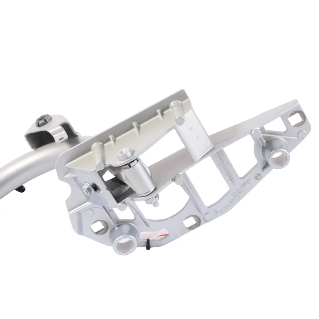 Heck Klappen Scharnier Hinten Links Diamantsilber Metallic - 988 für Mercedes W205 mit Teilenummer A2057500328 Mercedes W205 Heck Klappen Scharnier Hinten Links Diamantsilber Metallic - 988 - SKU A2057500328-DSI - Teilenummer A2057500328