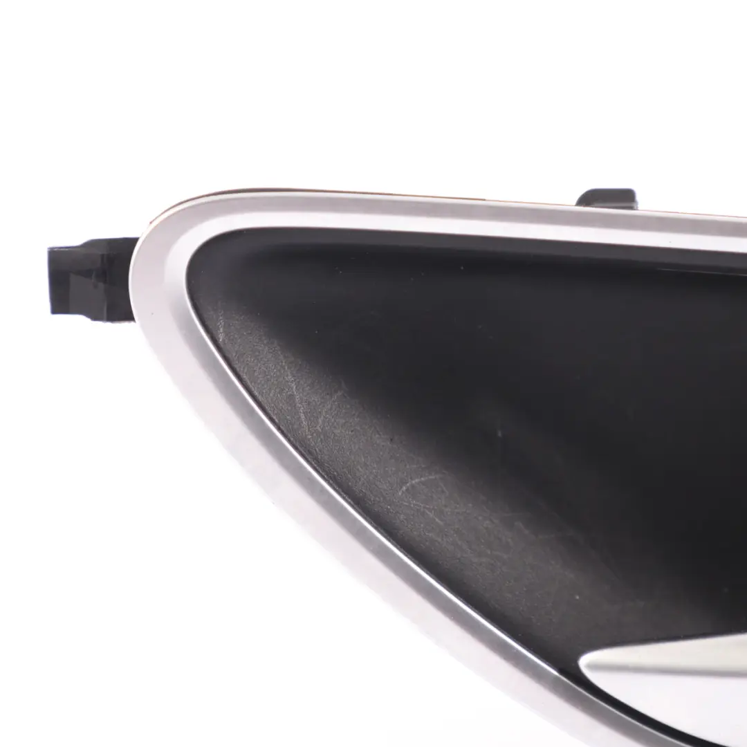 Maniglia interna porta Coprire presa posteriore destra per Mercedes W205 con numero di parte A2057600400 Mercedes W205 Maniglia interna porta Coprire presa posteriore destra - SKU A2057600400 - Numero di parte A2057600400