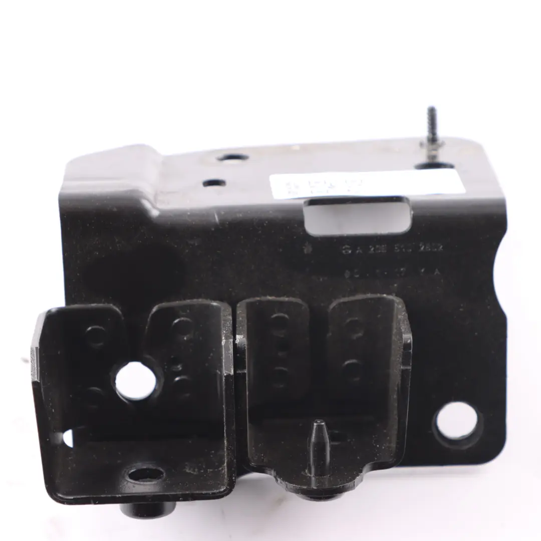 Uchwyt Tapicerki Bagażnika Tylny Prawy do Mercedes W205 o numerze A2058102802 Mercedes W205 Uchwyt Tapicerki Bagażnika Tylny Prawy - SKU A2056102802 - Numer Części A2058102802