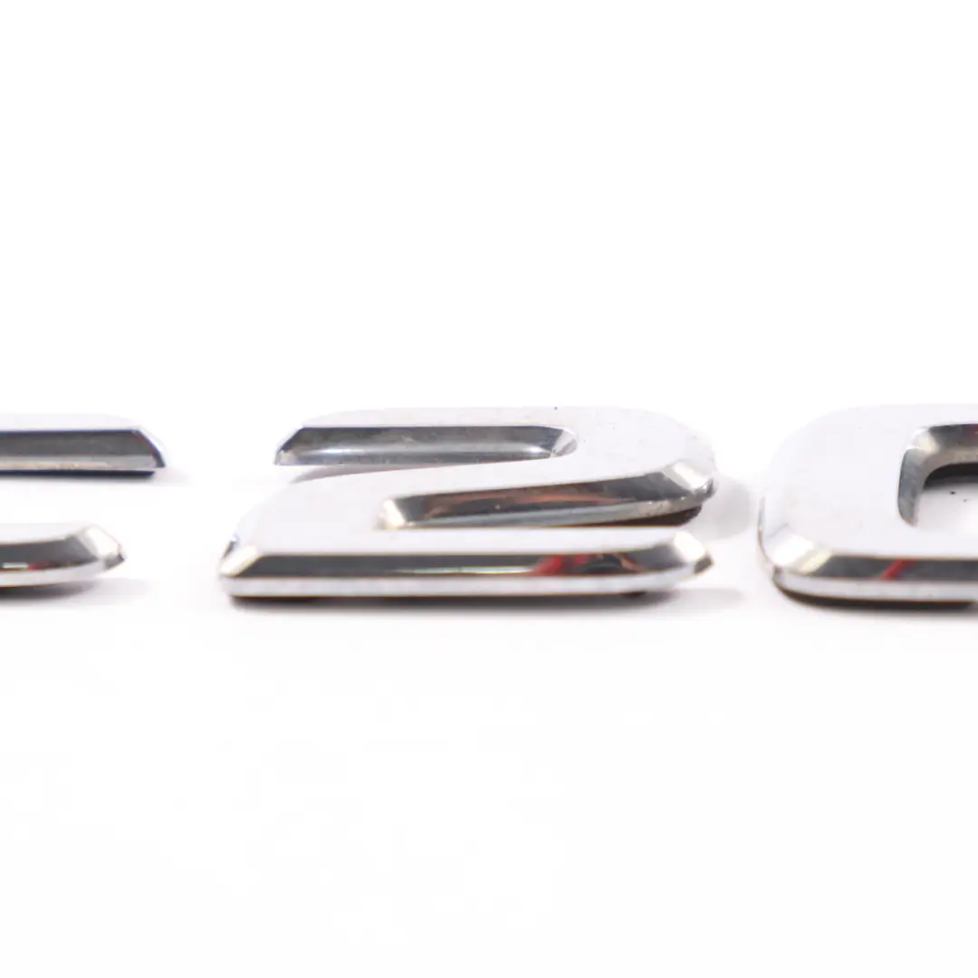 Napis Modelu C200 do Mercedes W205 Logo o numerze A2058178300 Mercedes W205 Logo Napis Modelu C200 - SKU A2058178300 - Numer Części A2058178300