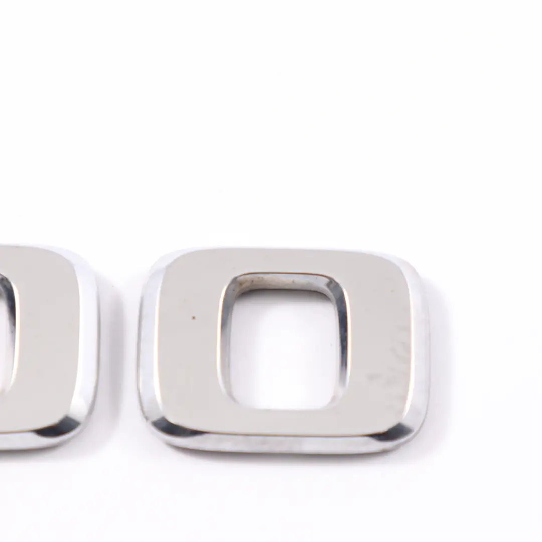 Napis Modelu C200 do Mercedes W205 Logo o numerze A2058178300 Mercedes W205 Logo Napis Modelu C200 - SKU A2058178300 - Numer Części A2058178300