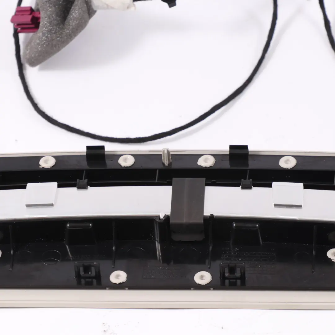 Luz de Freno Trasera Tapa Gris para Mercedes W205 Berlina con número de pieza A2058200260 Mercedes W205 Berlina Luz de Freno Trasera Tapa Gris - SKU A2058200260-1 - Número de pieza A2058200260