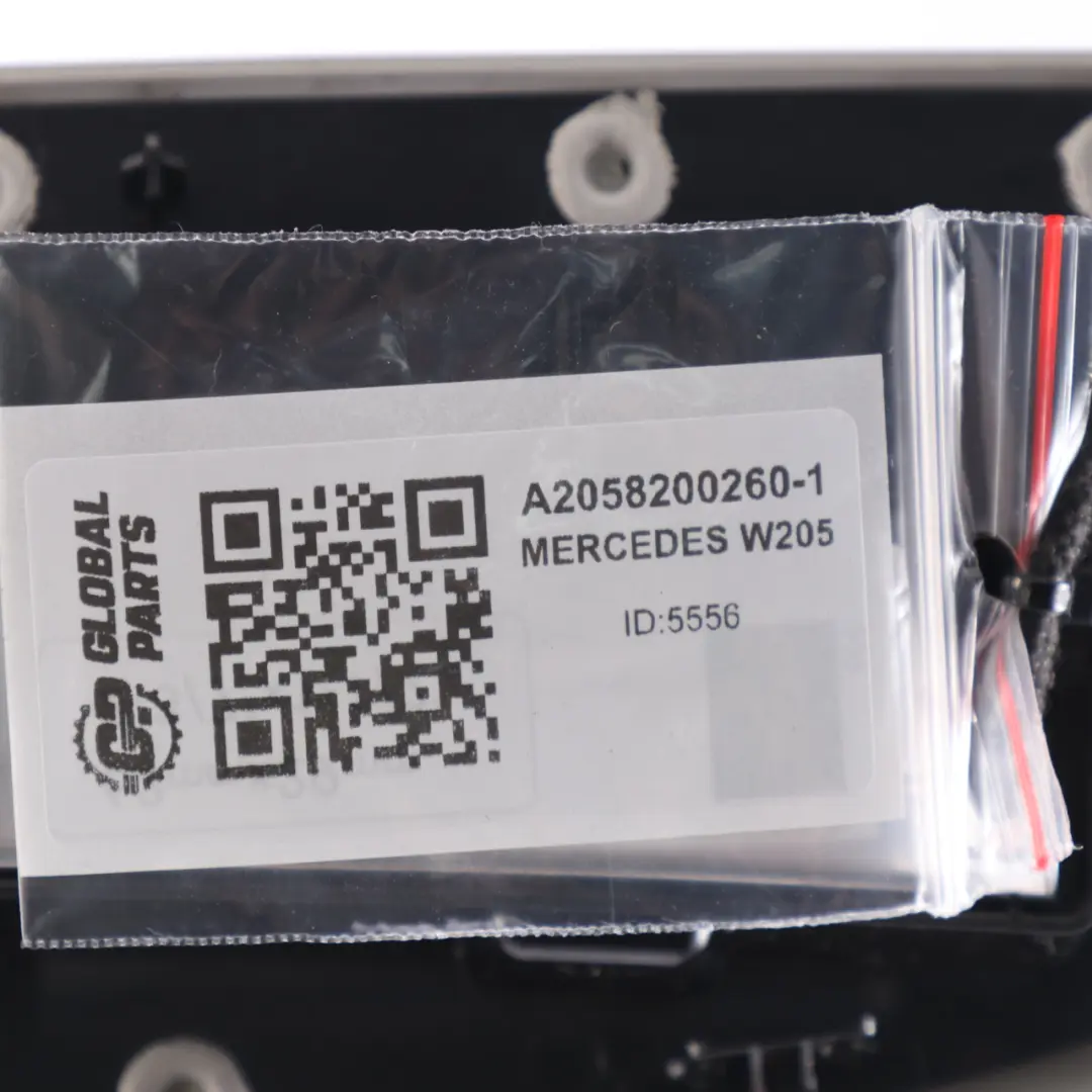 Hintere Bremsleuchte Abdeckung Grau für Mercedes W205 Limousine mit Teilenummer A2058200260 Mercedes W205 Limousine Hintere Bremsleuchte Abdeckung Grau - SKU A2058200260-1 - Teilenummer A2058200260