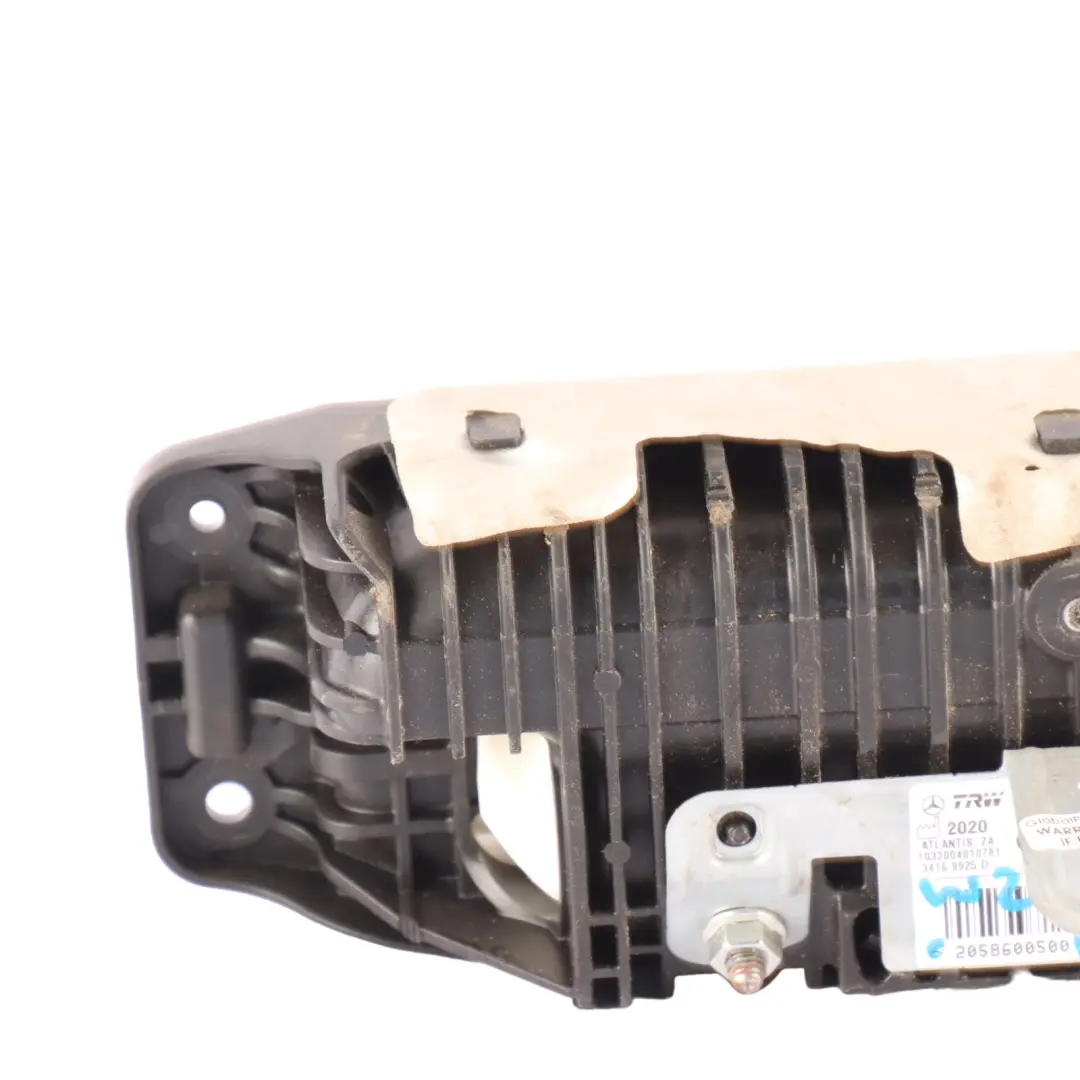 Módulo de aire salpicadero lado del pasajero SRS para Mercedes W205 con número de pieza A2058600500 Mercedes W205 Módulo de aire salpicadero lado del pasajero SRS - SKU A2058600500 - Número de pieza A2058600500