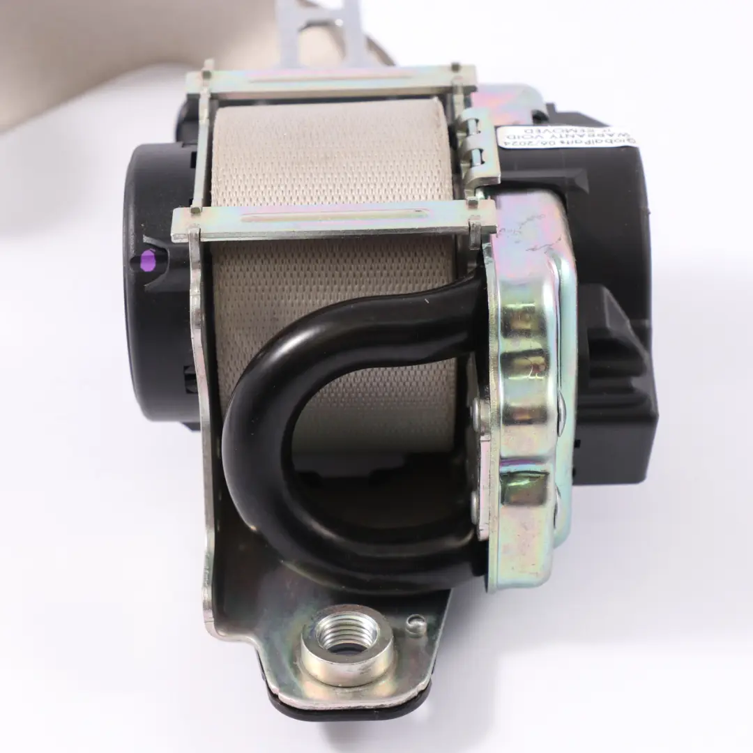 Ceinture sécurité avant gauche supérieure beige pour Mercedes C205 Coupe à propos du numéro de pièce A2058601501 Mercedes C205 Coupe Ceinture sécurité avant gauche supérieure beige - SKU A2058601501-1 - Numéro de pièce A2058601501