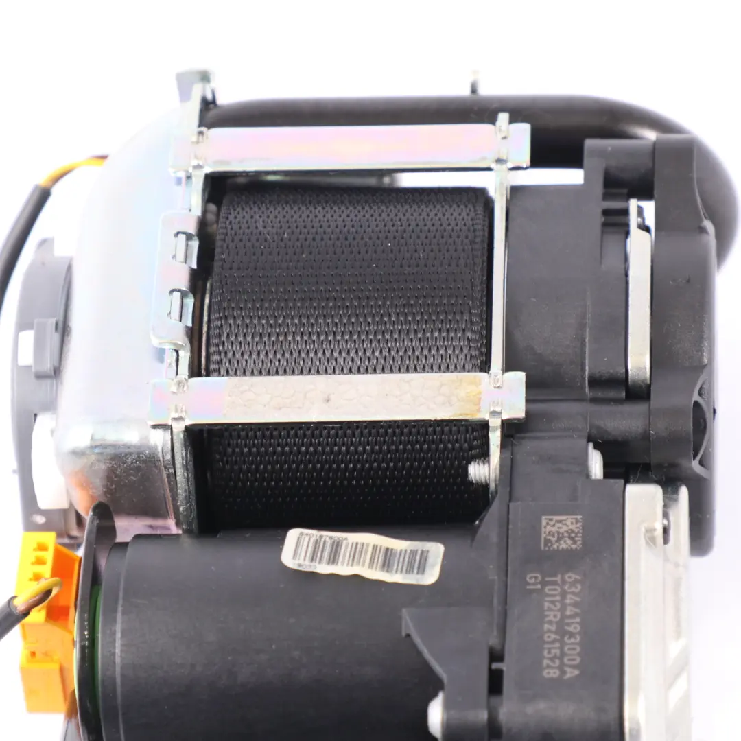 Ceinture sécurité supérieure avant gauche pour Mercedes W205 à propos du numéro de pièce A2058607700 Mercedes W205 Ceinture sécurité supérieure avant gauche - SKU A2058607700 - Numéro de pièce A2058607700