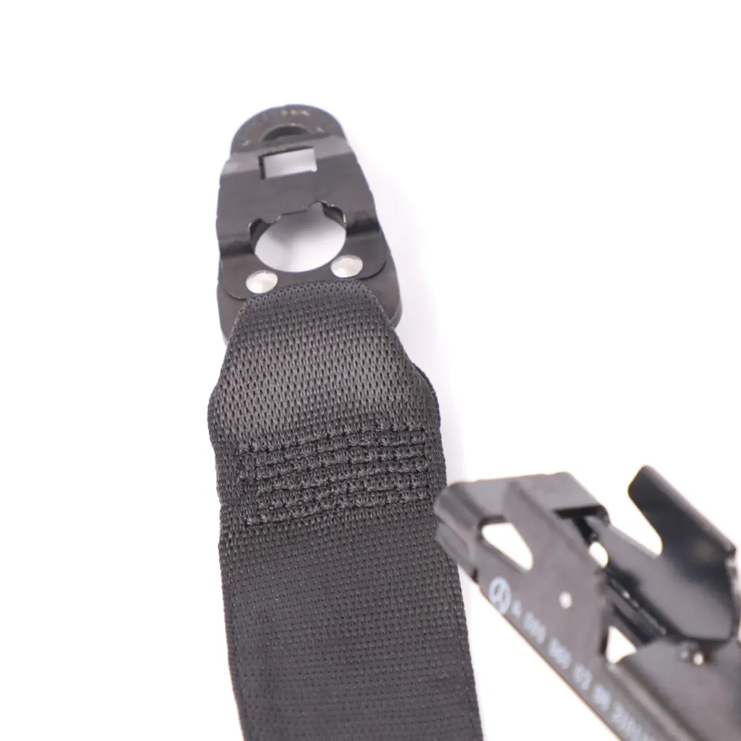 Cinturón seguridad delantero superior izquierdo para Mercedes W205 con número de pieza A2058607700 Mercedes W205 Cinturón seguridad delantero superior izquierdo - SKU A2058607700 - Número de pieza A2058607700
