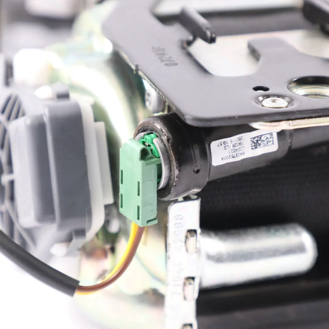 Ceinture de sécurité supérieure avant droite pour Mercedes W205 à propos du numéro de pièce A2058607800 Mercedes W205 Ceinture de sécurité supérieure avant droite - SKU A2058607800 - Numéro de pièce A2058607800