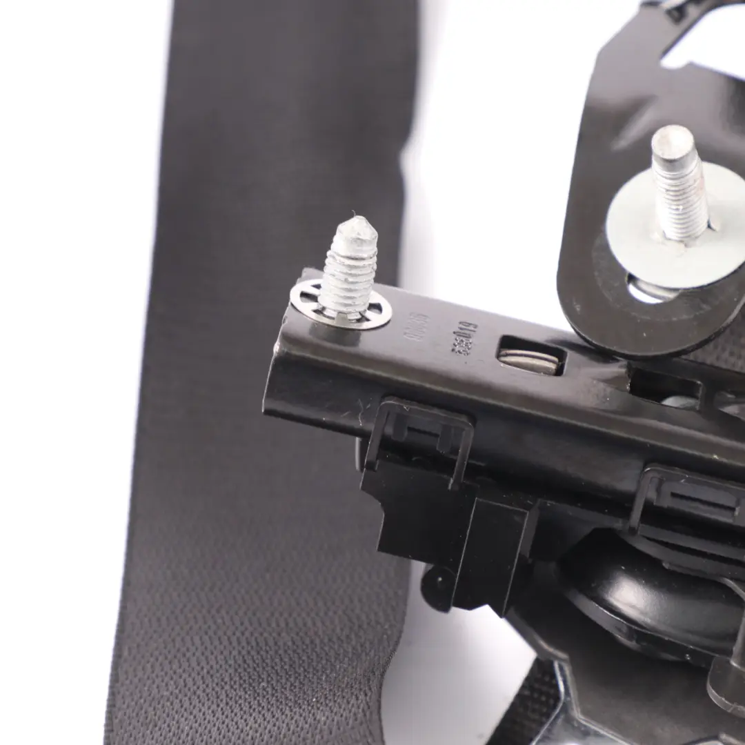 Ceinture de sécurité supérieure avant droite pour Mercedes W205 à propos du numéro de pièce A2058607800 Mercedes W205 Ceinture de sécurité supérieure avant droite - SKU A2058607800 - Numéro de pièce A2058607800