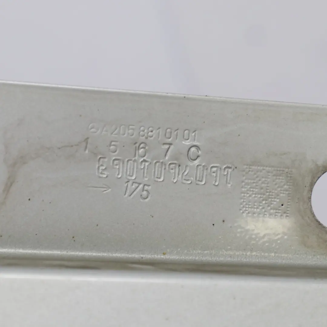 Guardabarros lateral izquierdo delantero Iridium Silver - 775 para Mercedes W205 con número de pieza A2058800118 Mercedes W205 Guardabarros lateral izquierdo delantero Iridium Silver - 775 - SKU A2058800118-IRS2 - Número de pieza A2058800118