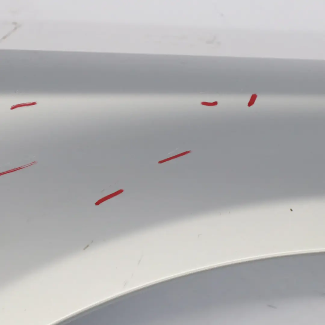 Parafango anteriore destro laterale Iridium Silver 775 per Mercedes W205 con numero di parte A2058800218 Mercedes W205 Parafango anteriore destro laterale Iridium Silver 775 - SKU A2058800218-IRS1 - Numero di parte A2058800218