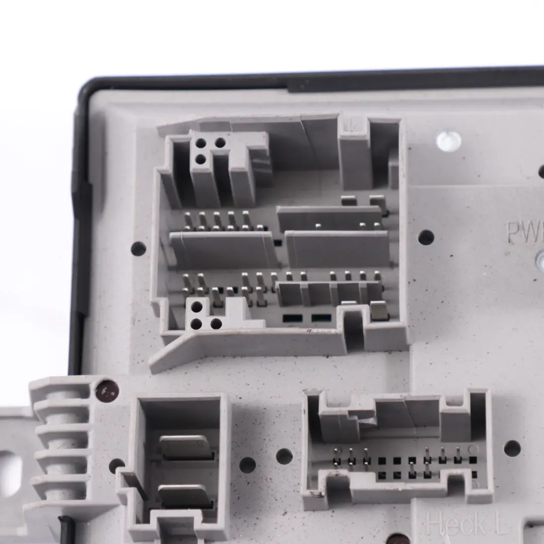 Caja fusibles Módulo SAM trasero Unidad eléctricos para Mercedes W205 W213 con número de pieza A2059007037 Mercedes W205 W213 Caja fusibles Módulo SAM trasero Unidad eléctricos - SKU A2059007037 - Número de pieza A2059007037