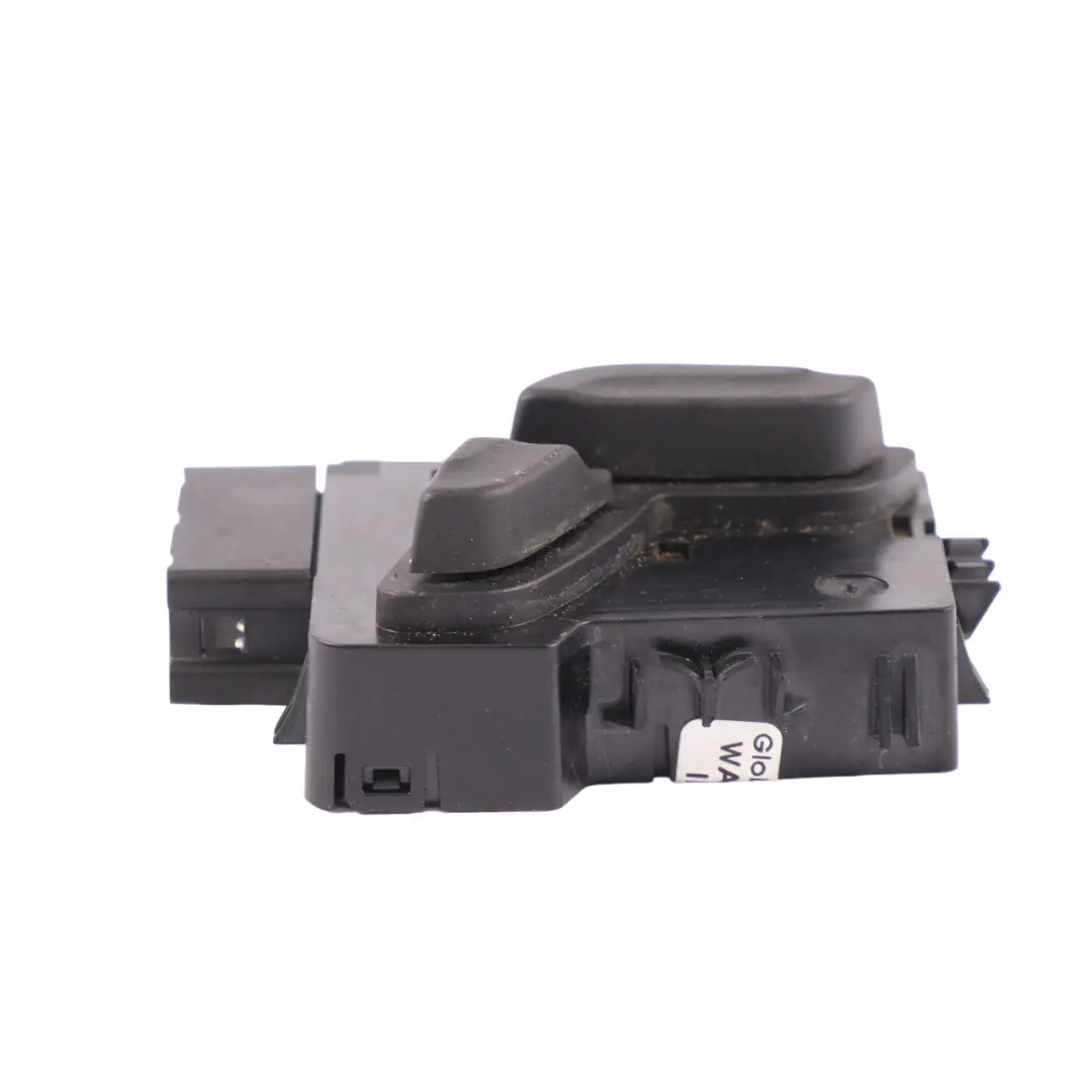 Przełącznik Regulacji Fotela Przód Lewo do Mercedes W205 o numerze A2059052702 Mercedes W205 Przełącznik Regulacji Fotela Przód Lewo - SKU A2059052702 - Numer Części A2059052702