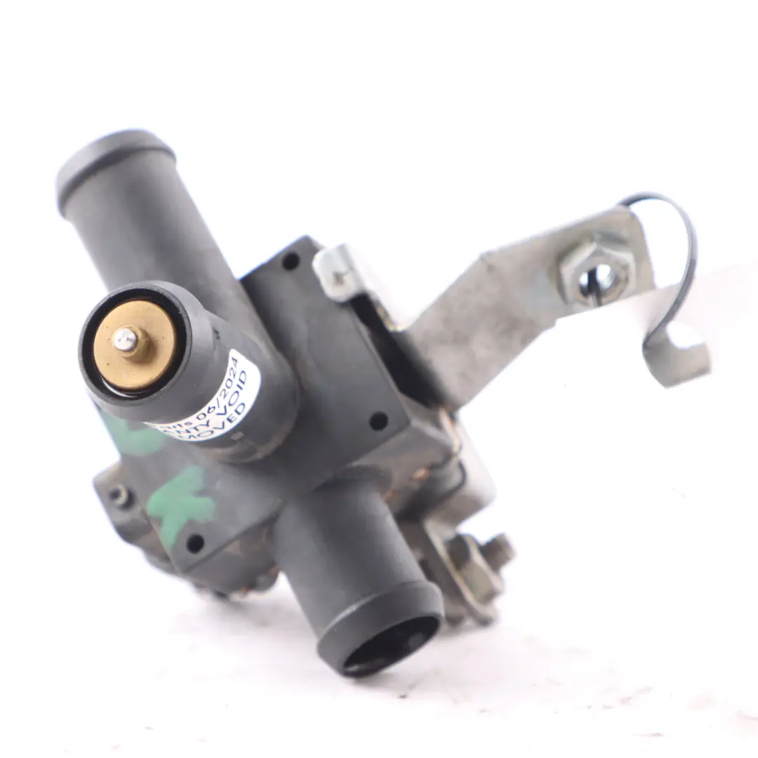 Riscaldatore Acqua Refrigerante Di Controllo Valvola per Mercedes W205 con numero di parte A2059063401 Mercedes W205 Riscaldatore Acqua Refrigerante Di Controllo Valvola - SKU A2059063401 - Numero di parte A2059063401