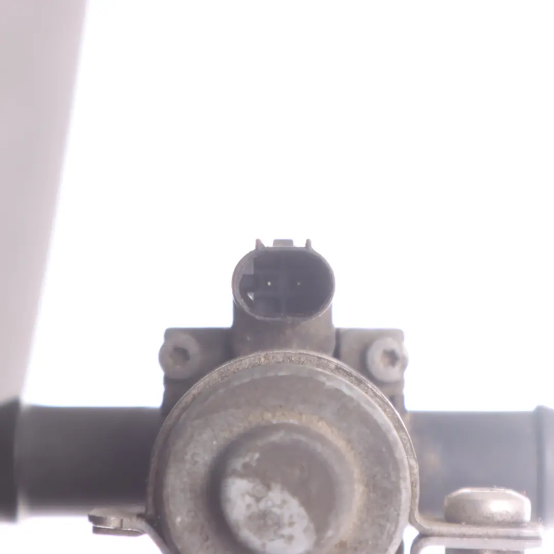 Mercedes W205 Elektrozawór Podgrzewacz Wody - SKU A2059063401 - Numer Części A2059063401