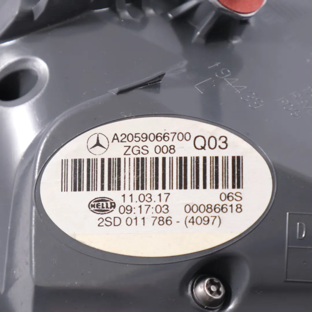 Mercedes C205 Luz Trasera Maletero Portón Trasero Izquierda LED - SKU A2059066700 - Número de pieza A2059066700