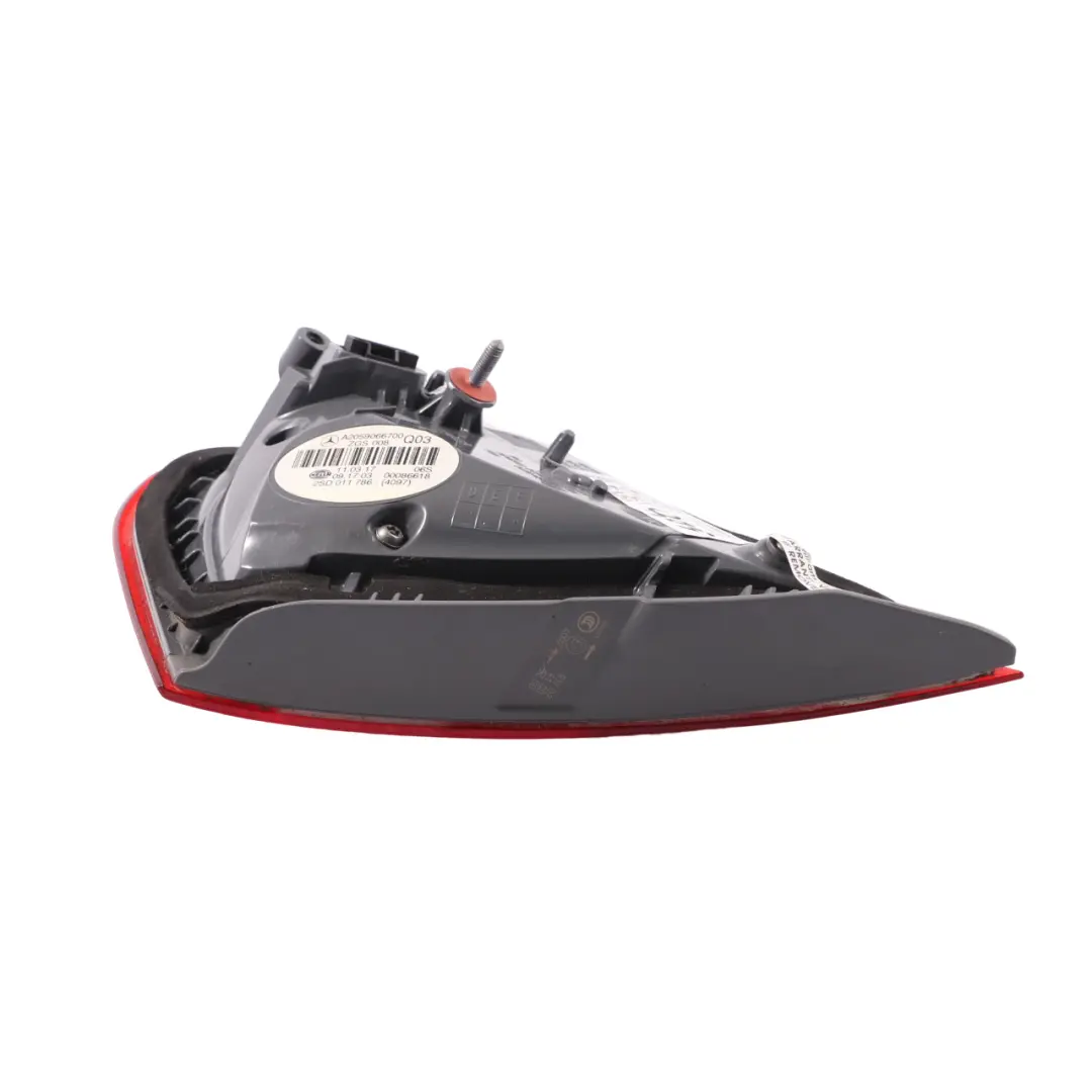 Mercedes C205 Luz Trasera Maletero Portón Trasero Izquierda LED - SKU A2059066700 - Número de pieza A2059066700