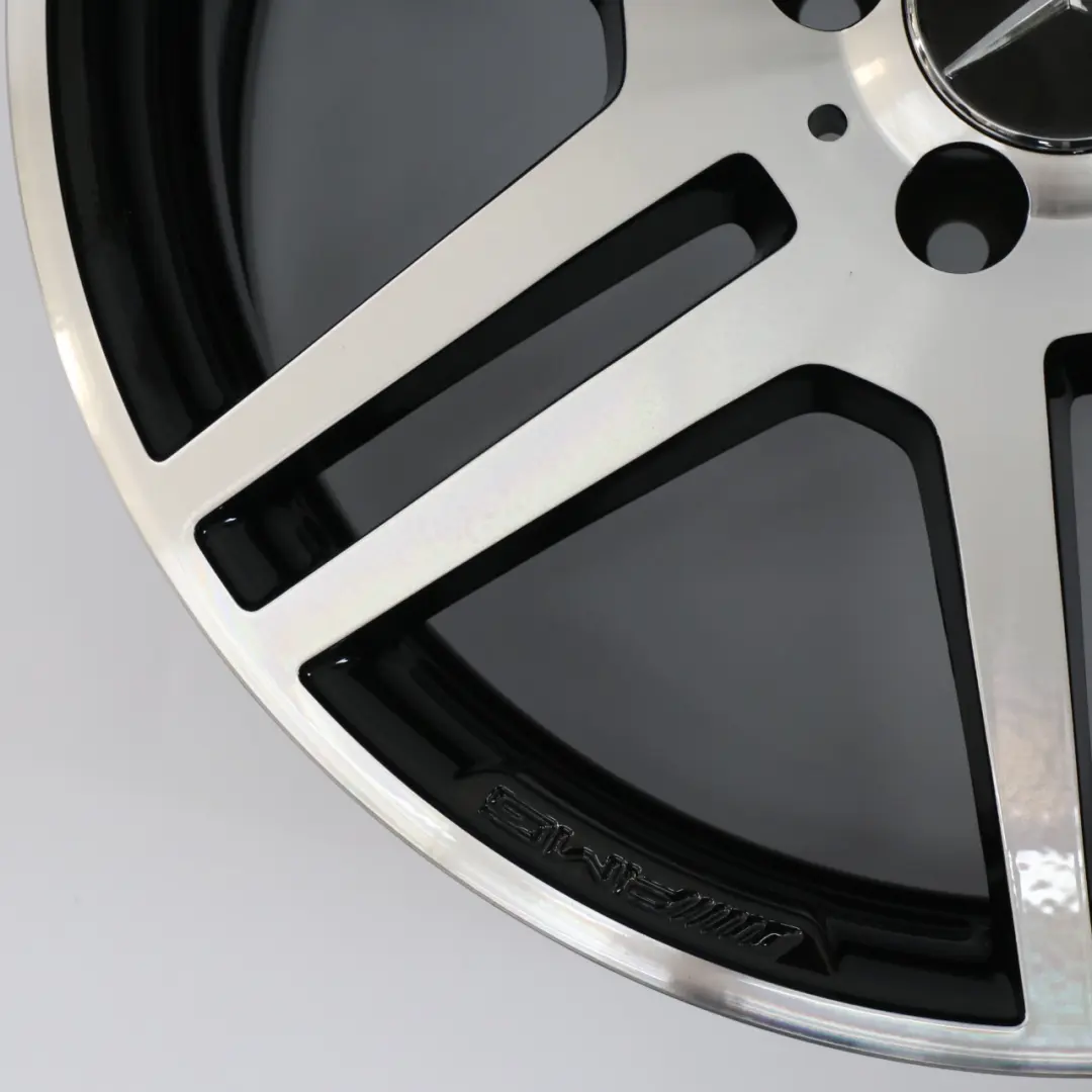 Jante avant en alliage noir 18" 8J ET:45 pour Mercedes C207 A207 AMG à propos du numéro de pièce A2074011302 Mercedes C207 A207 AMG Jante avant en alliage noir 18" 8J ET:45 - SKU A2074011302-4 - Numéro de pièce A2074011302