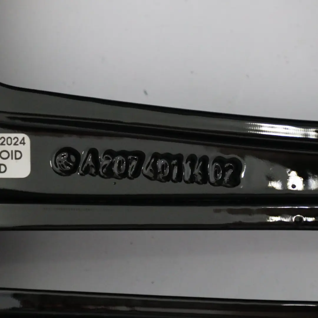 Llanta aleación trasera negra 18" 8.5J ET:49 para Mercedes C207 A207 AMG con número de pieza A2074011402 Mercedes C207 A207 AMG Llanta aleación trasera negra 18" 8.5J ET:49 - SKU A2074011402-6 - Número de pieza A2074011402