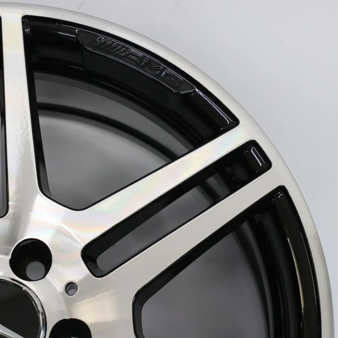Jante arrière en alliage noir 18" 8.5J ET:49 pour Mercedes C207 A207 AMG à propos du numéro de pièce A2074011402 Mercedes C207 A207 AMG Jante arrière en alliage noir 18" 8.5J ET:49 - SKU A2074011402-6 - Numéro de pièce A2074011402