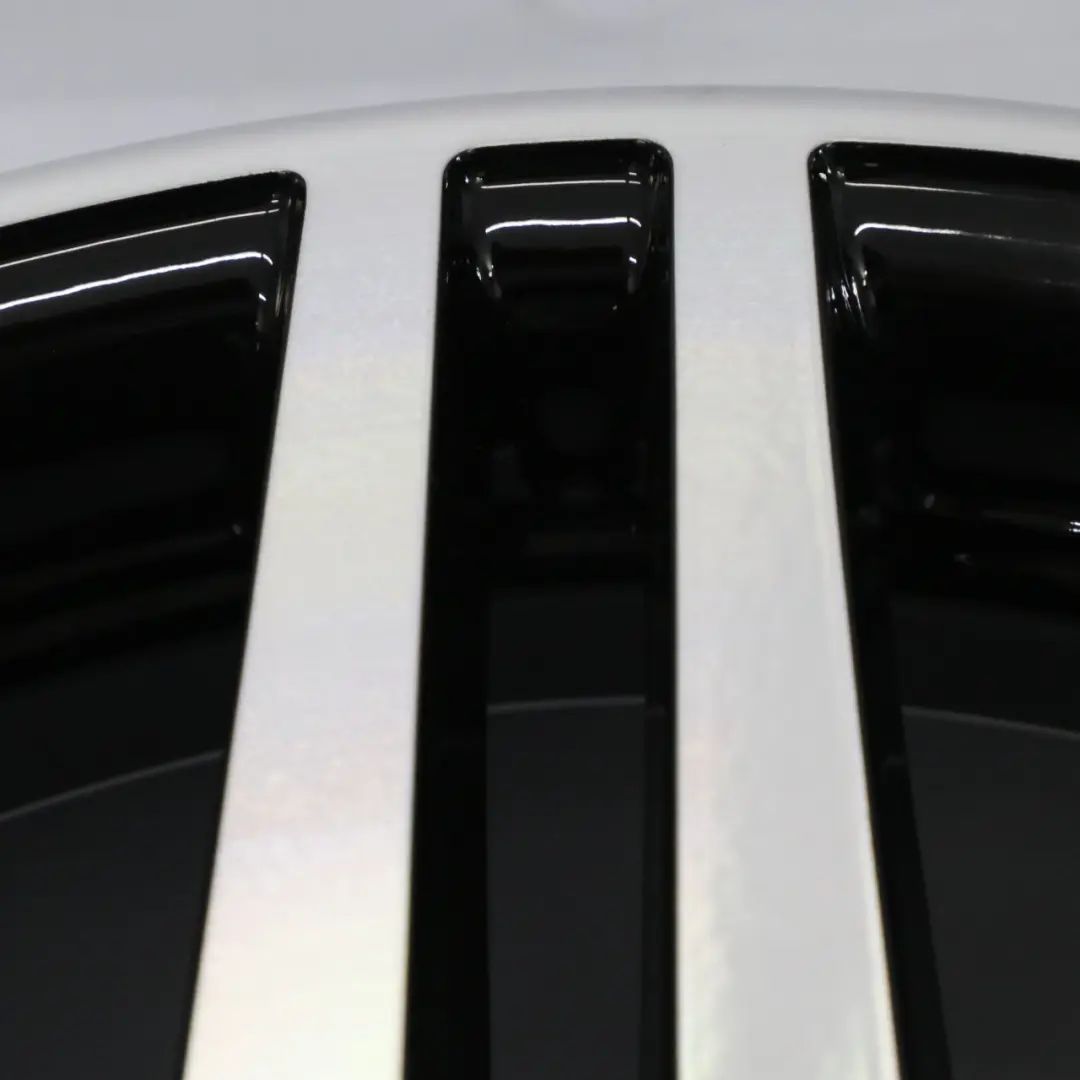 Llanta aleación trasera negra 18" 8.5J ET:49 para Mercedes C207 A207 AMG con número de pieza A2074011402 Mercedes C207 A207 AMG Llanta aleación trasera negra 18" 8.5J ET:49 - SKU A2074011402-6 - Número de pieza A2074011402