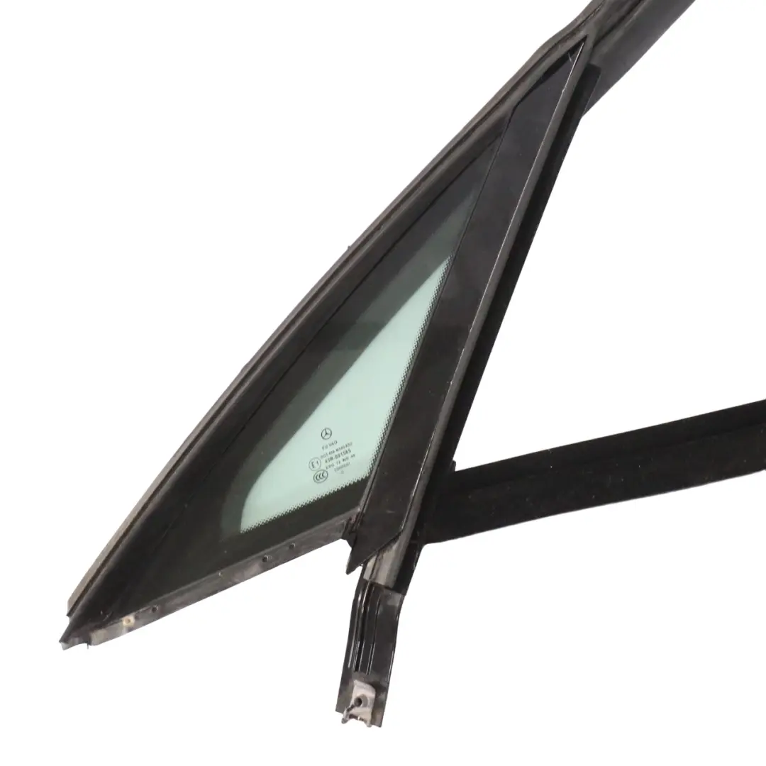 Ventana Lateral Trasera Derecha Cristal Triángulo AS2 para Mercedes C207 con número de pieza A2076700439 Mercedes C207 Ventana Lateral Trasera Derecha Cristal Triángulo AS2 - SKU A2076700439-2 - Número de pieza A2076700439