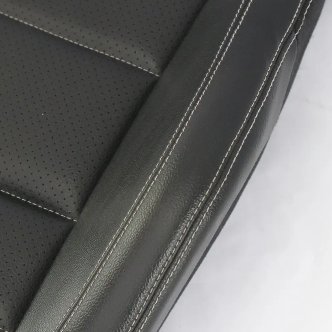 Sitzbezug Vorne Rechts Außen Leder Schwarz für Mercedes C207 mit Teilenummer A2079106246 Mercedes C207 Sitzbezug Vorne Rechts Außen Leder Schwarz - SKU A2079106246 - Teilenummer A2079106246