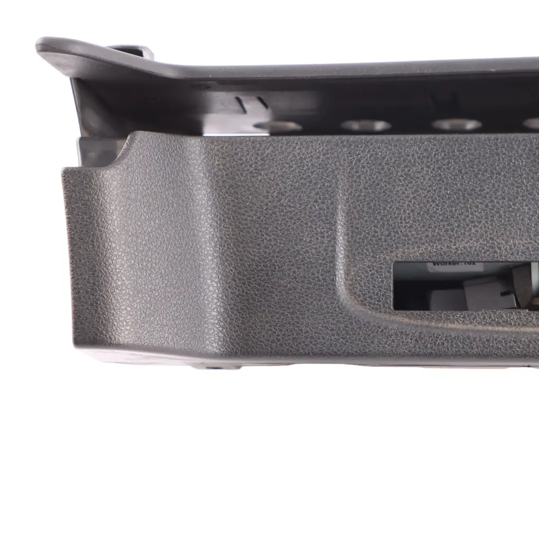 Wiatrołap Silniczek Wiatrołapu do Mercedes A207 Cabrio o numerze A2079700272 Mercedes A207 Cabrio Wiatrołap Silniczek Wiatrołapu - SKU A2079700272 - Numer Części A2079700272