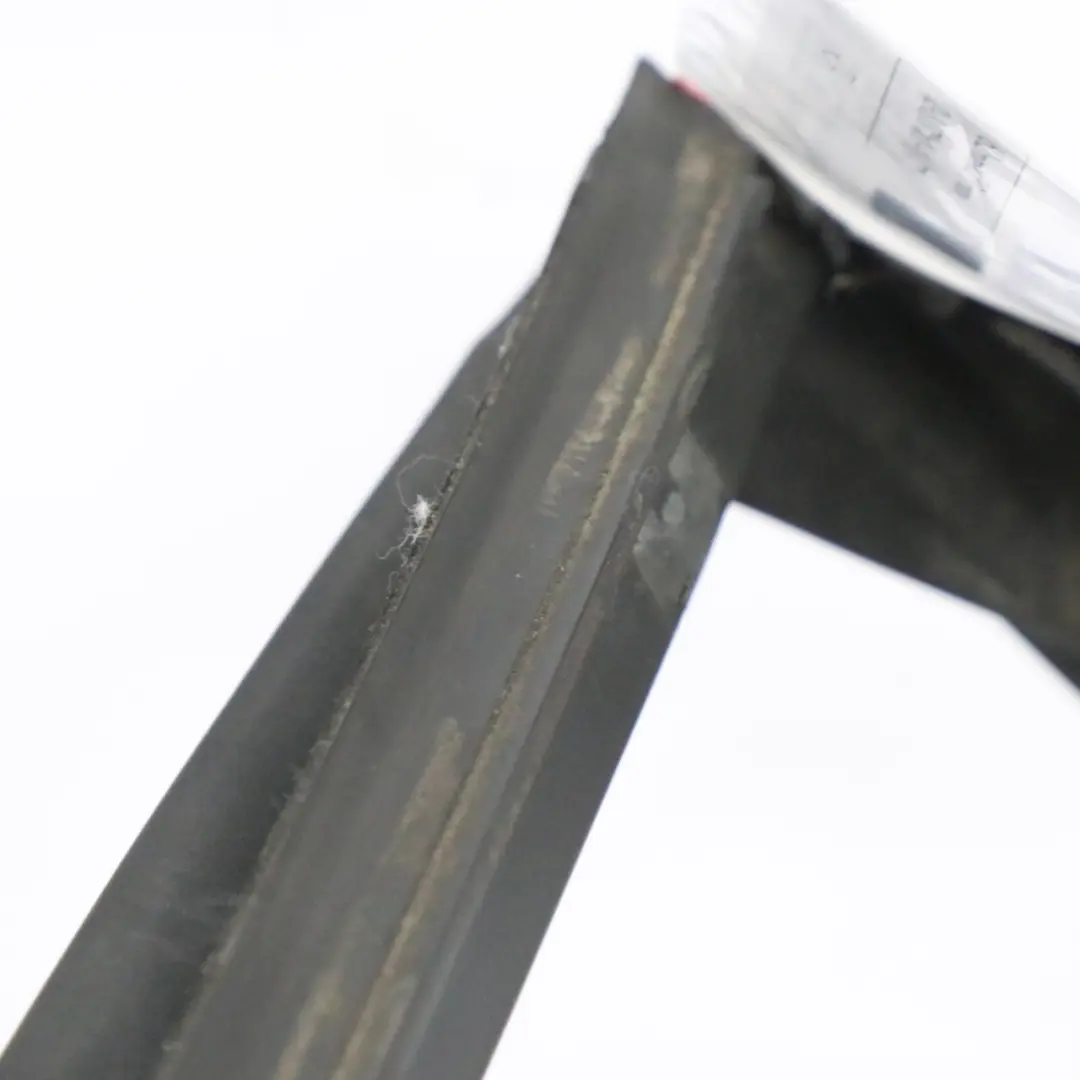 Guarnizione finestra Mercedes C209 posteriore destra striscia per con numero di parte A2096700238 Guarnizione finestra Mercedes C209 posteriore destra striscia - SKU A2096700238 - Numero di parte A2096700238