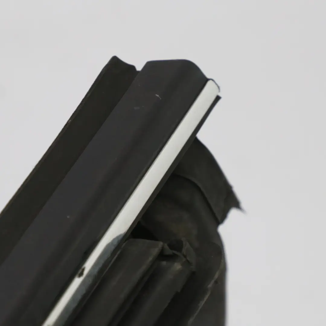 Porta Anteriore Sinistra Finestrino Barra Striscia per Mercedes CLK C209 con numero di parte A2096900180 Mercedes CLK C209 Porta Anteriore Sinistra Finestrino Barra Striscia - SKU A2096900180 - Numero di parte A2096900180