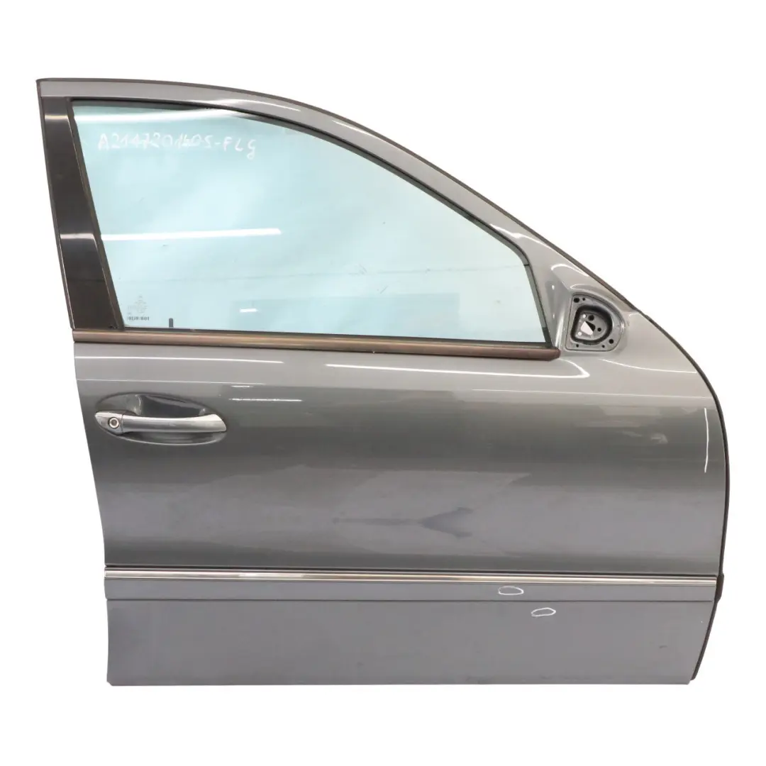 Porta anteriore destra Classe E Flint Grey Metallic - 368 per Mercedes W211 con numero di parte A2117201405 Mercedes W211 Porta anteriore destra Classe E Flint Grey Metallic - 368 - SKU A2117201405-FLG - Numero di parte A2117201405