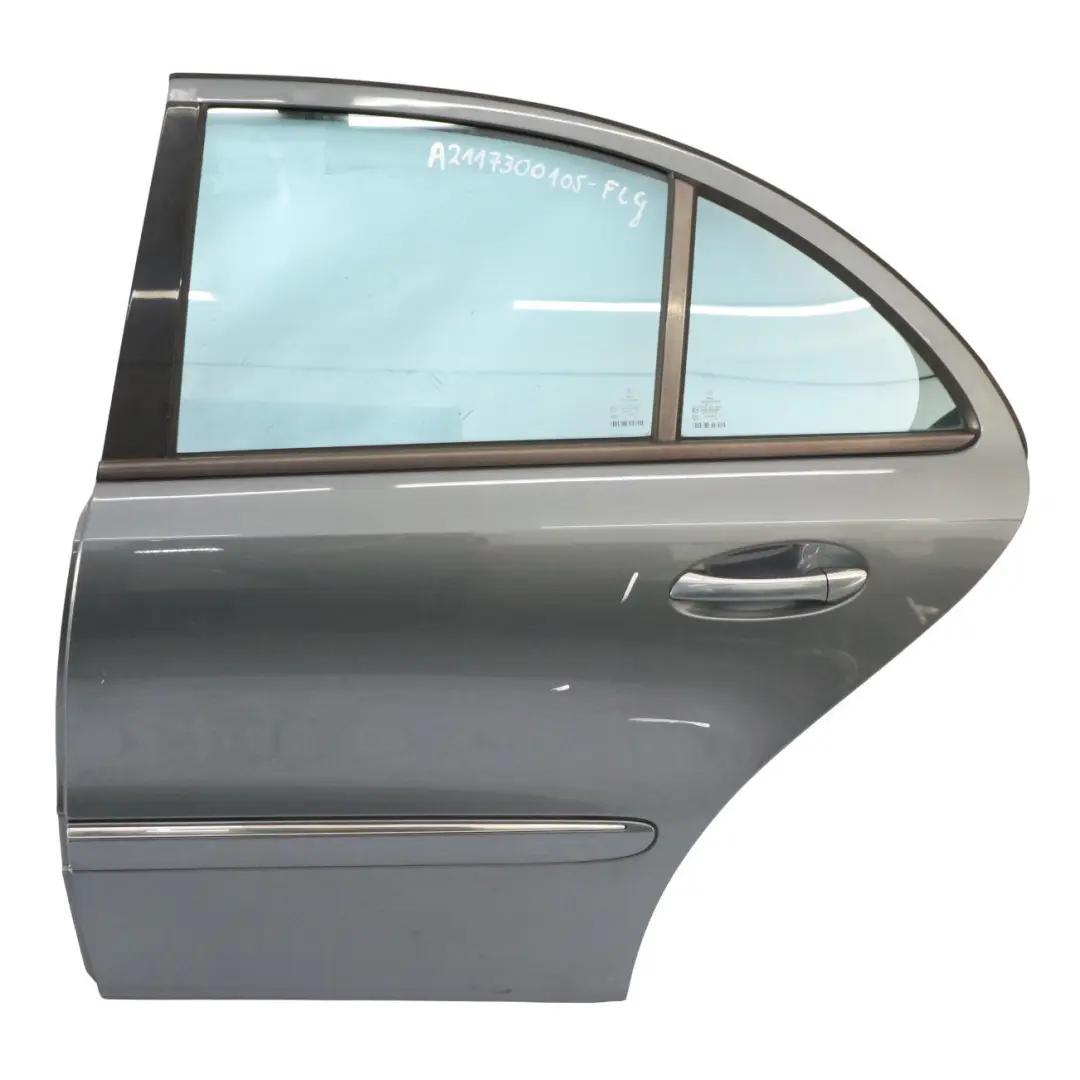 Puerta Trasera Izquierda Flint Grey Metallic - 368 para Mercedes W211 con número de pieza A2117300105 Mercedes W211 Puerta Trasera Izquierda Flint Grey Metallic - 368 - SKU A2117300105-FLG - Número de pieza A2117300105