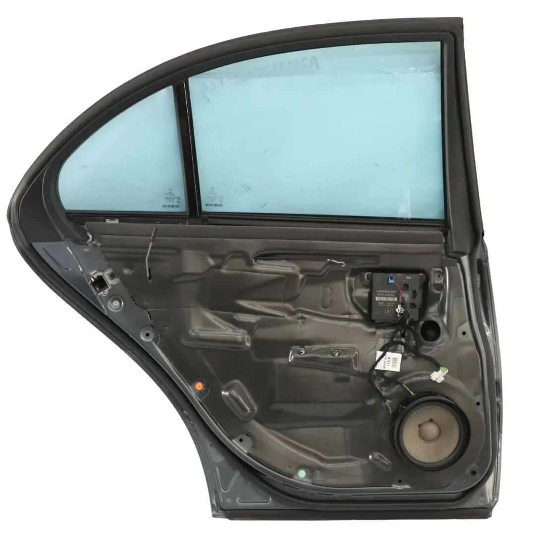 Porta posteriore sinistra Flint Grey metallizzato - 368 per Mercedes W211 con numero di parte A2117300105 Mercedes W211 Porta posteriore sinistra Flint Grey metallizzato - 368 - SKU A2117300105-FLG - Numero di parte A2117300105