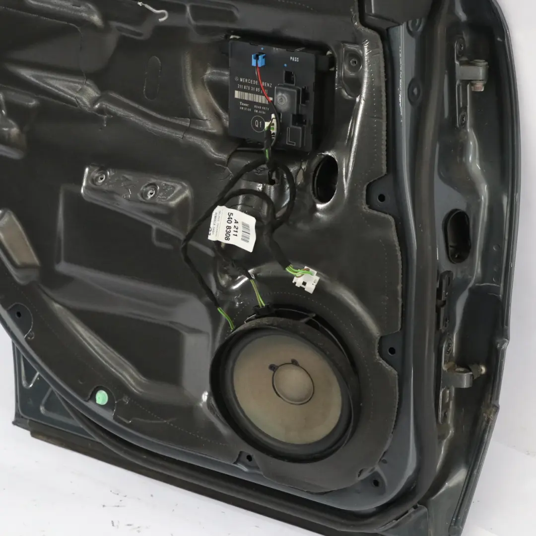 Drzwi Lewe Tylne Flint Grey Szary Metalik - 368 do Mercedes W211 o numerze A2117300105 Mercedes W211 Drzwi Lewe Tylne Flint Grey Szary Metalik - 368 - SKU A2117300105-FLG - Numer Części A2117300105