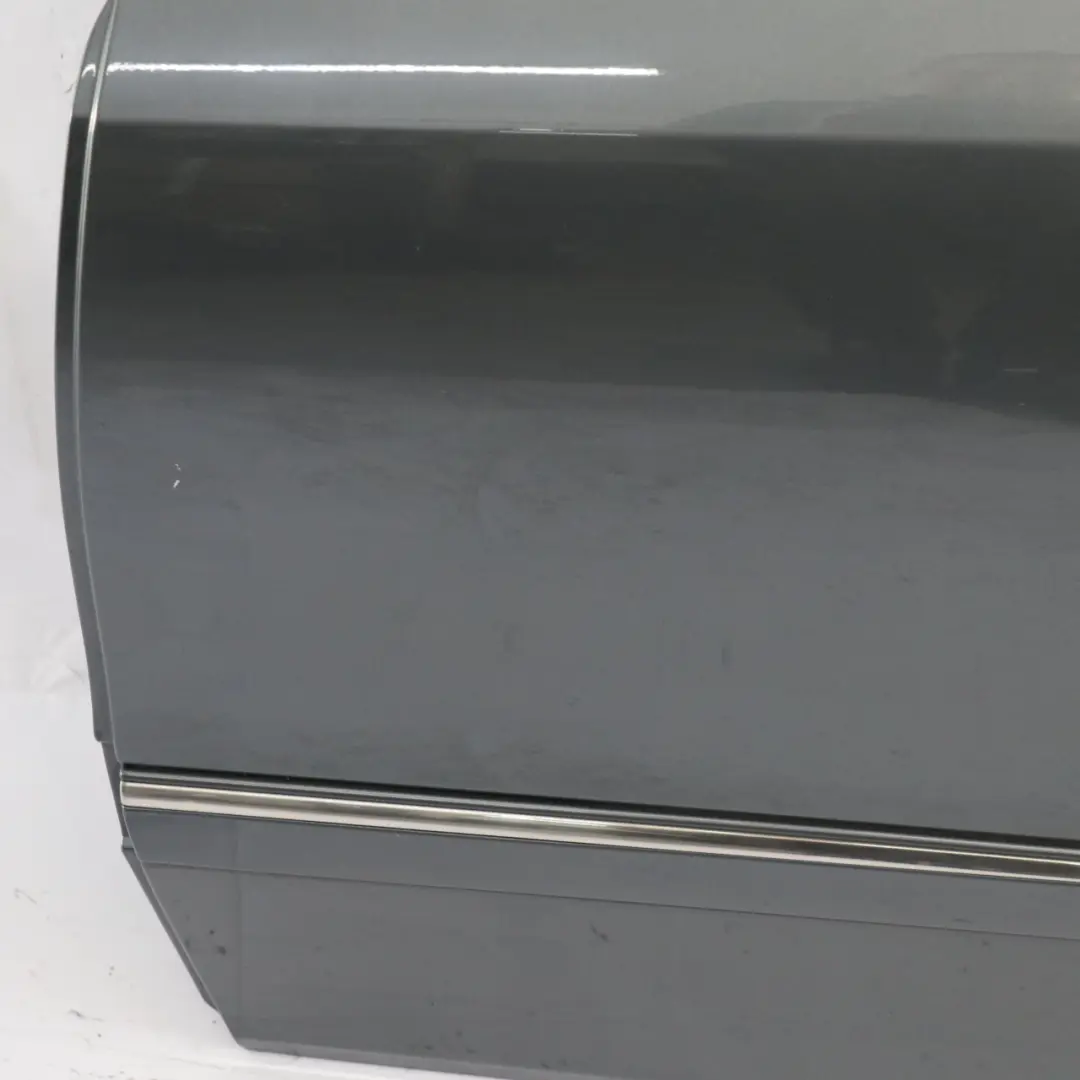 Puerta Trasera Izquierda Flint Grey Metallic - 368 para Mercedes W211 con número de pieza A2117300105 Mercedes W211 Puerta Trasera Izquierda Flint Grey Metallic - 368 - SKU A2117300105-FLG - Número de pieza A2117300105