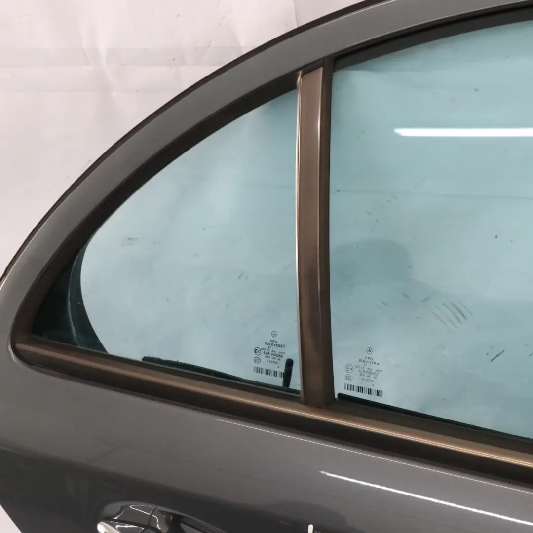 Mercedes W211 Puerta Trasera Derecha Flint Grey Metallic - 368 - SKU A2117300205-FLG1 - Número de pieza A2117300205