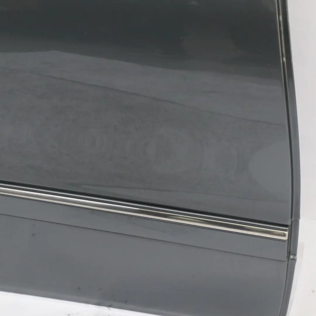 Porta posteriore destra Flint Grey Metallic - 368 per Mercedes W211 con numero di parte A2117300205 Mercedes W211 Porta posteriore destra Flint Grey Metallic - 368 - SKU A2117300205-FLG1 - Numero di parte A2117300205