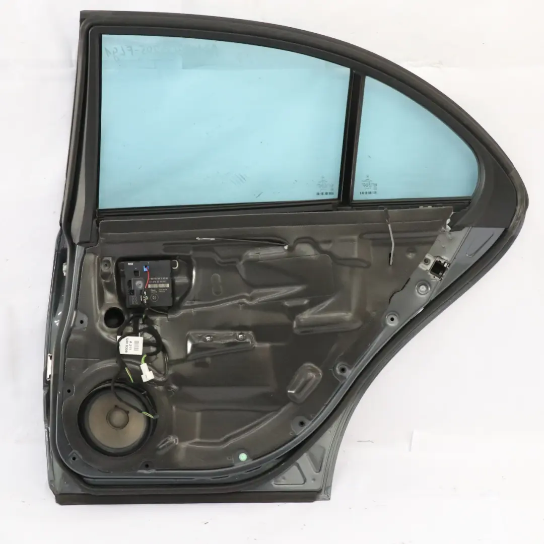 Puerta Trasera Derecha Flint Grey Metallic - 368 para Mercedes W211 con número de pieza A2117300205 Mercedes W211 Puerta Trasera Derecha Flint Grey Metallic - 368 - SKU A2117300205-FLG1 - Número de pieza A2117300205