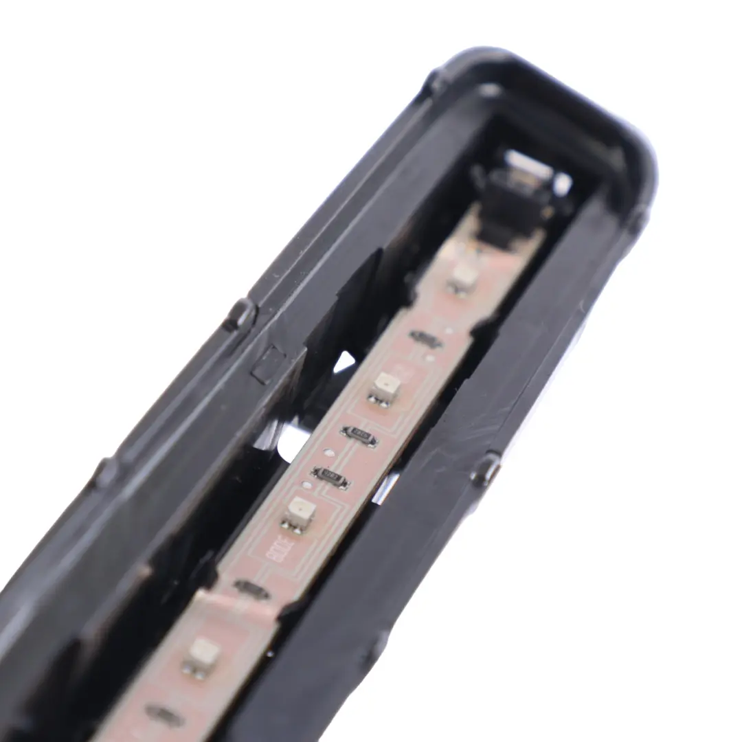 Luz de freno trasera adicional Tercera SIN VIDRIO para Mercedes W211 con número de pieza A2118201456 Mercedes W211 Luz de freno trasera adicional Tercera SIN VIDRIO - SKU A2118201456 - Número de pieza A2118201456