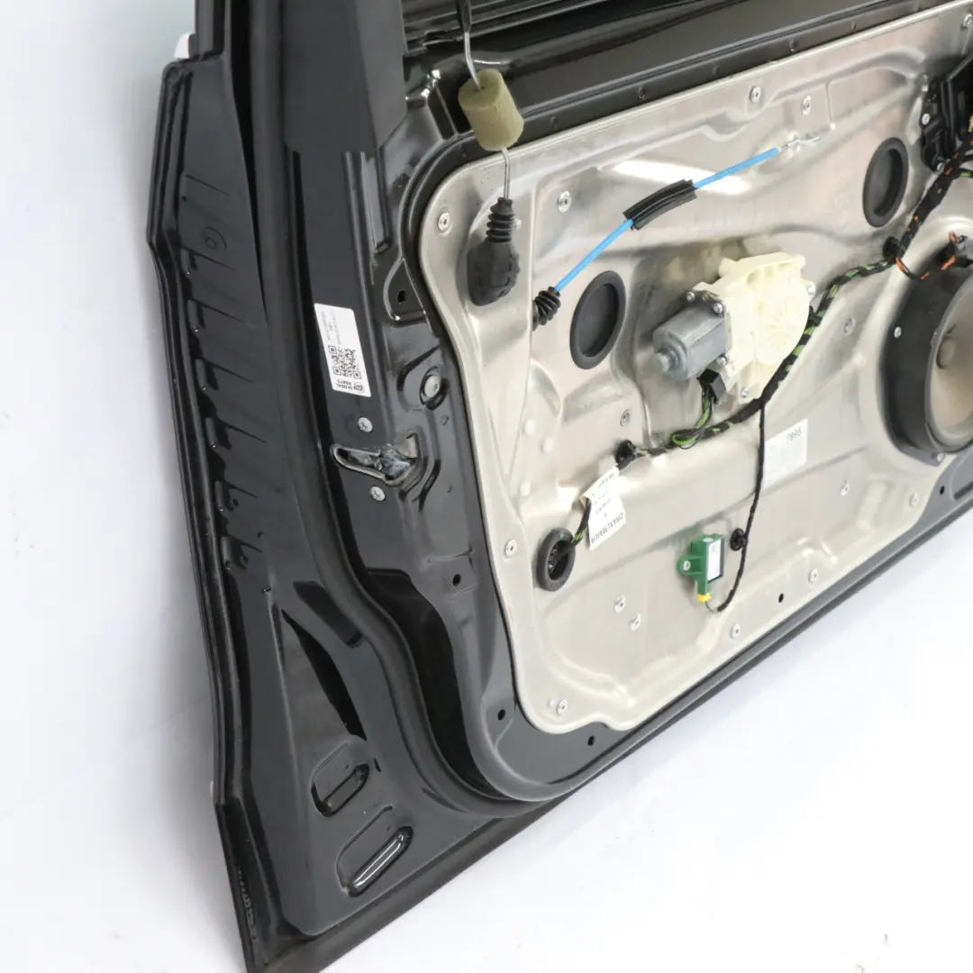 Porta Anteriore Sinistra Pannello di Copertura Obsidian Black 197 per Mercedes W212 con numero di parte A2127200105 Mercedes W212 Porta Anteriore Sinistra Pannello di Copertura Obsidian Black 197 - SKU A2127200105-OB1 - Numero di parte A2127200105