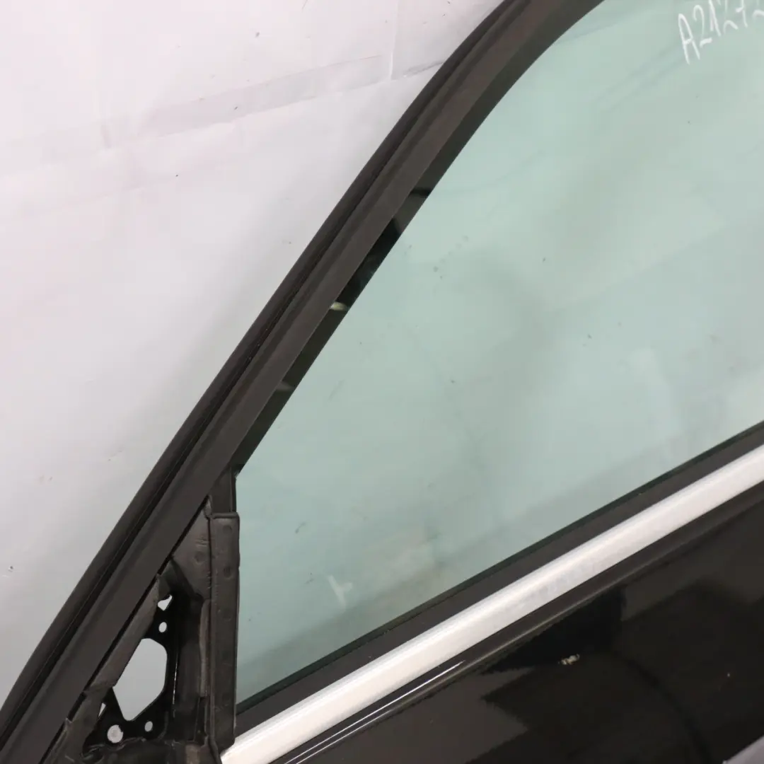 Tür Vorne Links Obsidian Schwarz - 197 für Mercedes W212 mit Teilenummer A2127200105 Mercedes W212 Tür Vorne Links Obsidian Schwarz - 197 - SKU A2127200105-OB1 - Teilenummer A2127200105