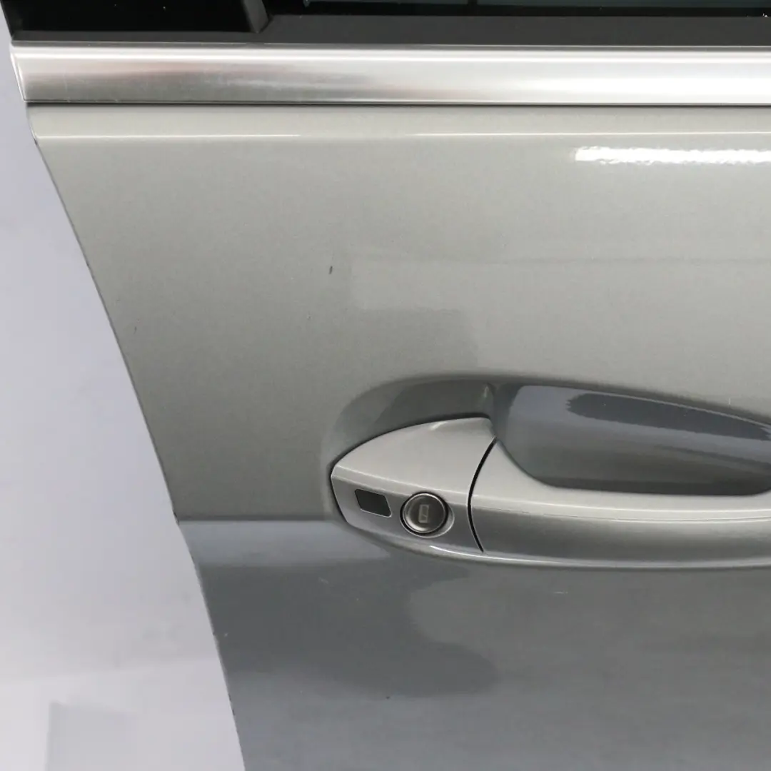 Tür Vorne Rechts Palladium Silver Metallic - 792 für Mercedes W212 mit Teilenummer A2127205400 Mercedes W212 Tür Vorne Rechts Palladium Silver Metallic - 792 - SKU A2127205400-PAL - Teilenummer A2127205400