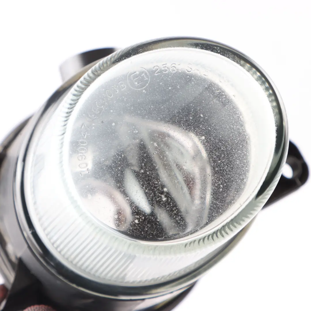 Lampa Przeciwmgielna Prawy Przód do Mercedes W212 o numerze A2128201056 Mercedes W212 Lampa Przeciwmgielna Prawy Przód - SKU A2128201056 - Numer Części A2128201056